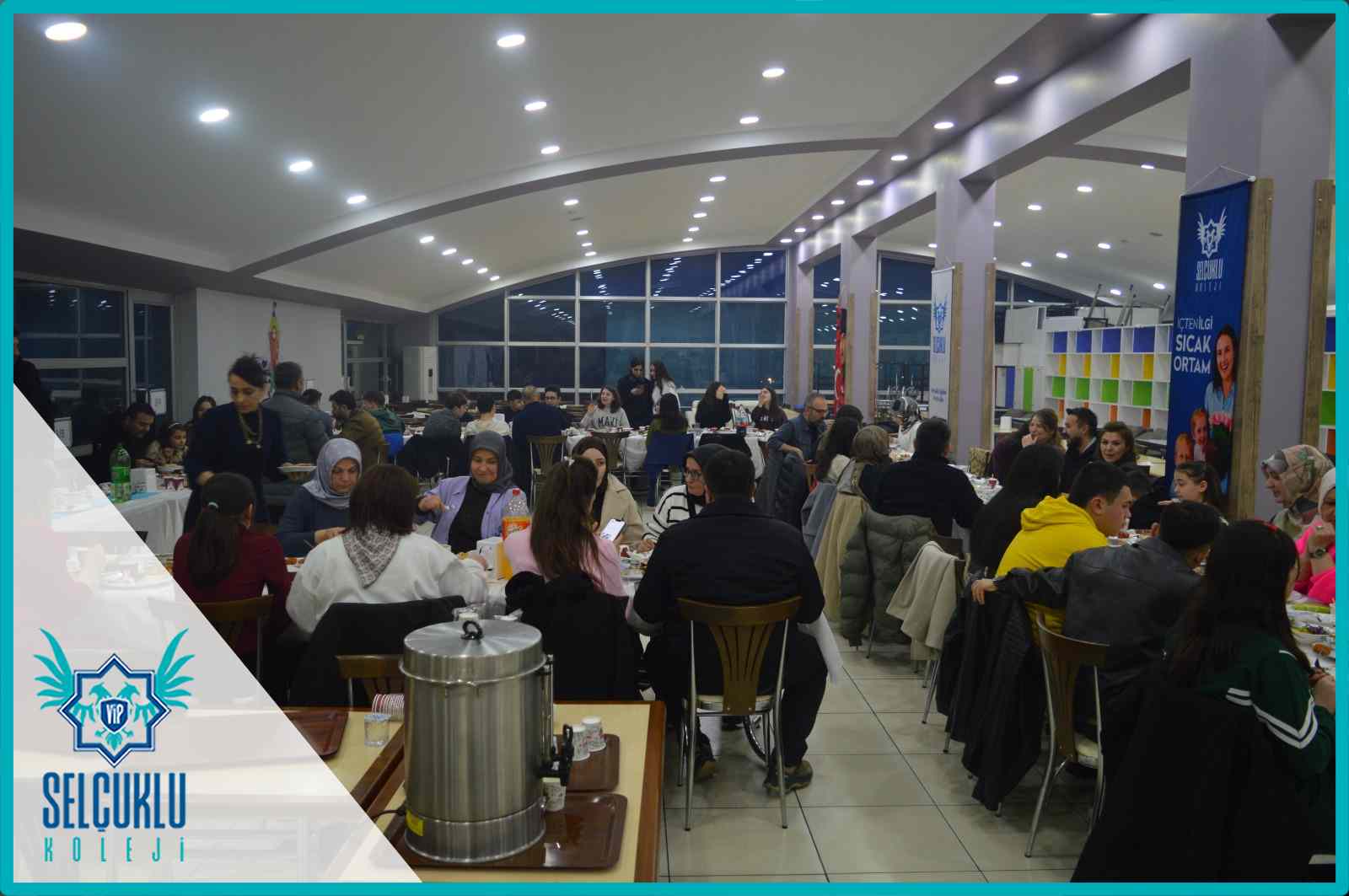 8. Sınıf &ouml;ğrencilerimiz, &ouml;ğretmenlerimiz ve personellerimizle birlikte g&uuml;zel bir iftar sofrasında biraraya geldik.